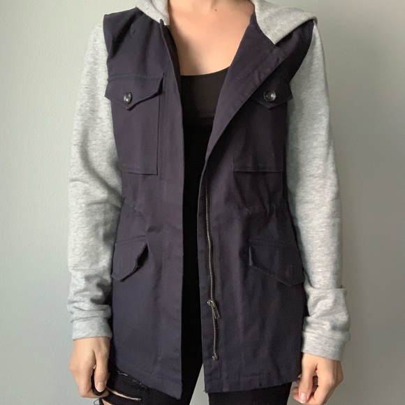 Sweater / jacket - Picture 3 of 8